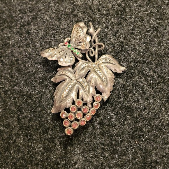 Vintage Art Deco Pot Metal Brooch with Red & Green Rhinestones - Picture 3 of 5